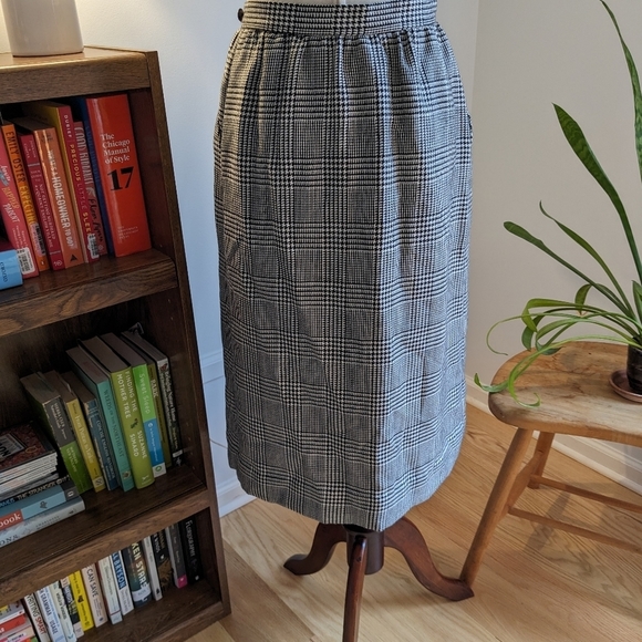 Vintage Houndstooth Skirt | The F.L. Collection | Black and White | Size 2 - Picture 4 of 7